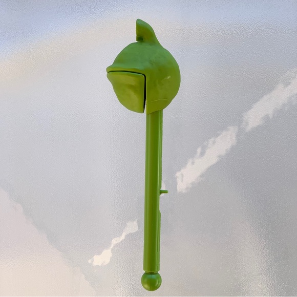 Educational Insights Puppet-On-A-Stick, Kai Frog - Picture 5 of 8